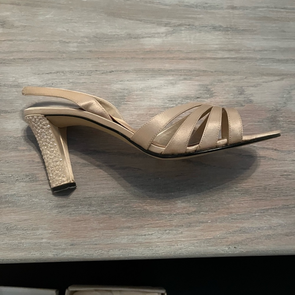 Caparros champagne sling back dress shoes